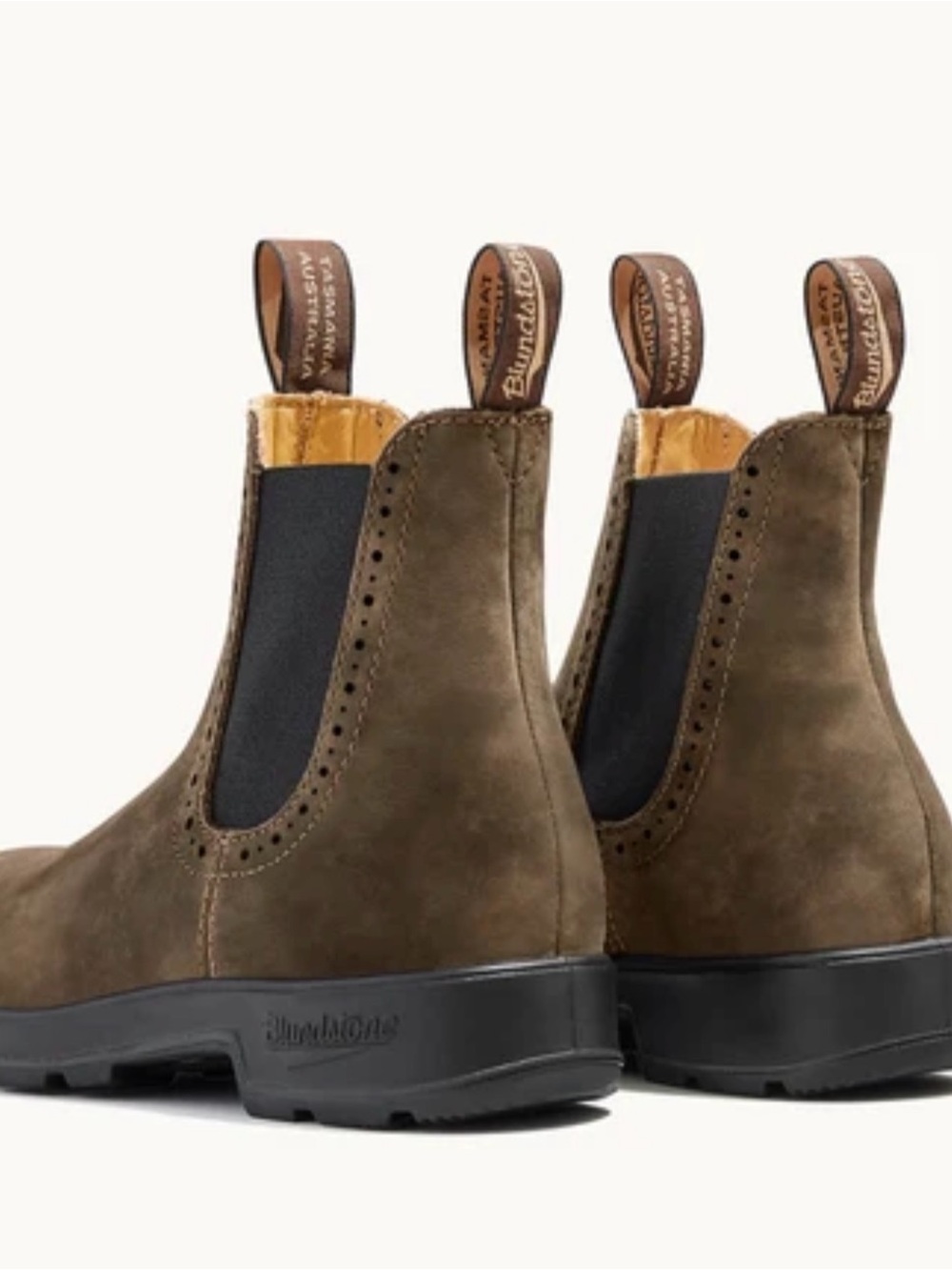 Blundstone Chelsea Ankle Boots in Rustic Brown with Black Elastic - Picture 2 of 14